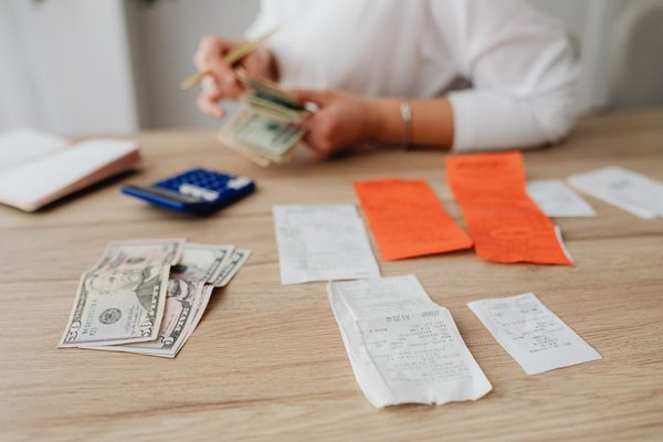 how to track daily expenses