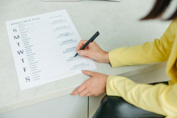 weekly expense review habit